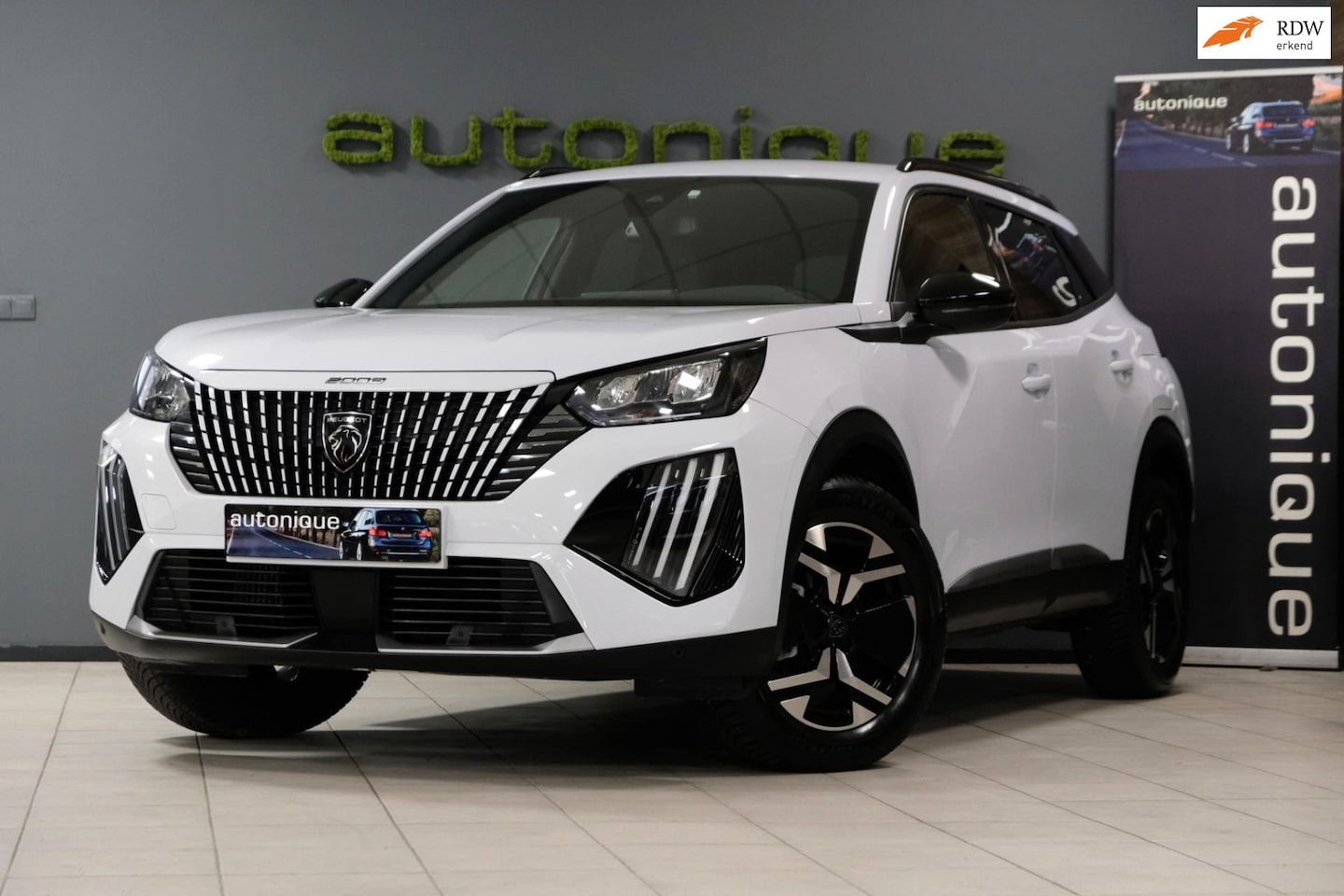 Peugeot 2008 - 1.2 PureTech 130 Allure |10.156km UNIEK| Camera/Navi Mirror Screen NIEUWSTAAT - AutoWereld.nl