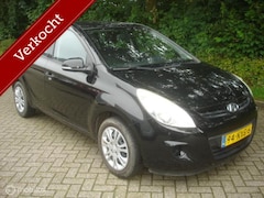 Hyundai i20 - 1.2i Business Airco Klepstoters licht hoorbaar