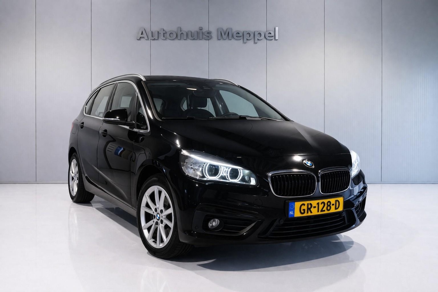 BMW 2-serie Active Tourer - 218i LED | Trekhaak | PDC | Sportstoelen | Navigatie | - AutoWereld.nl