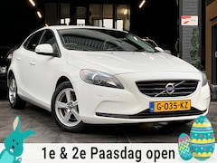 Volvo V40 - 1.6 T2 R-Design|Stoelvw|Xenon|PDC|Cruise|Clima|APK