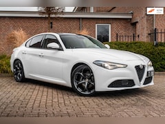 Alfa Romeo Giulia - 2.0T Super 200 PK Aut. Pano Keyless Half/Leder Xenon 19''