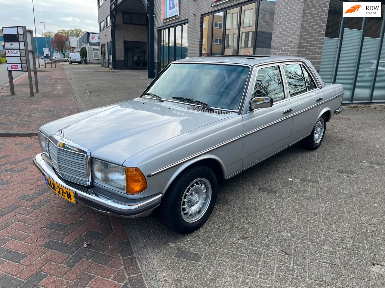 Mercedes-Benz 200-280 (W123) - 280 E! AUTOMAAT! Schuifdak! - AutoWereld.nl