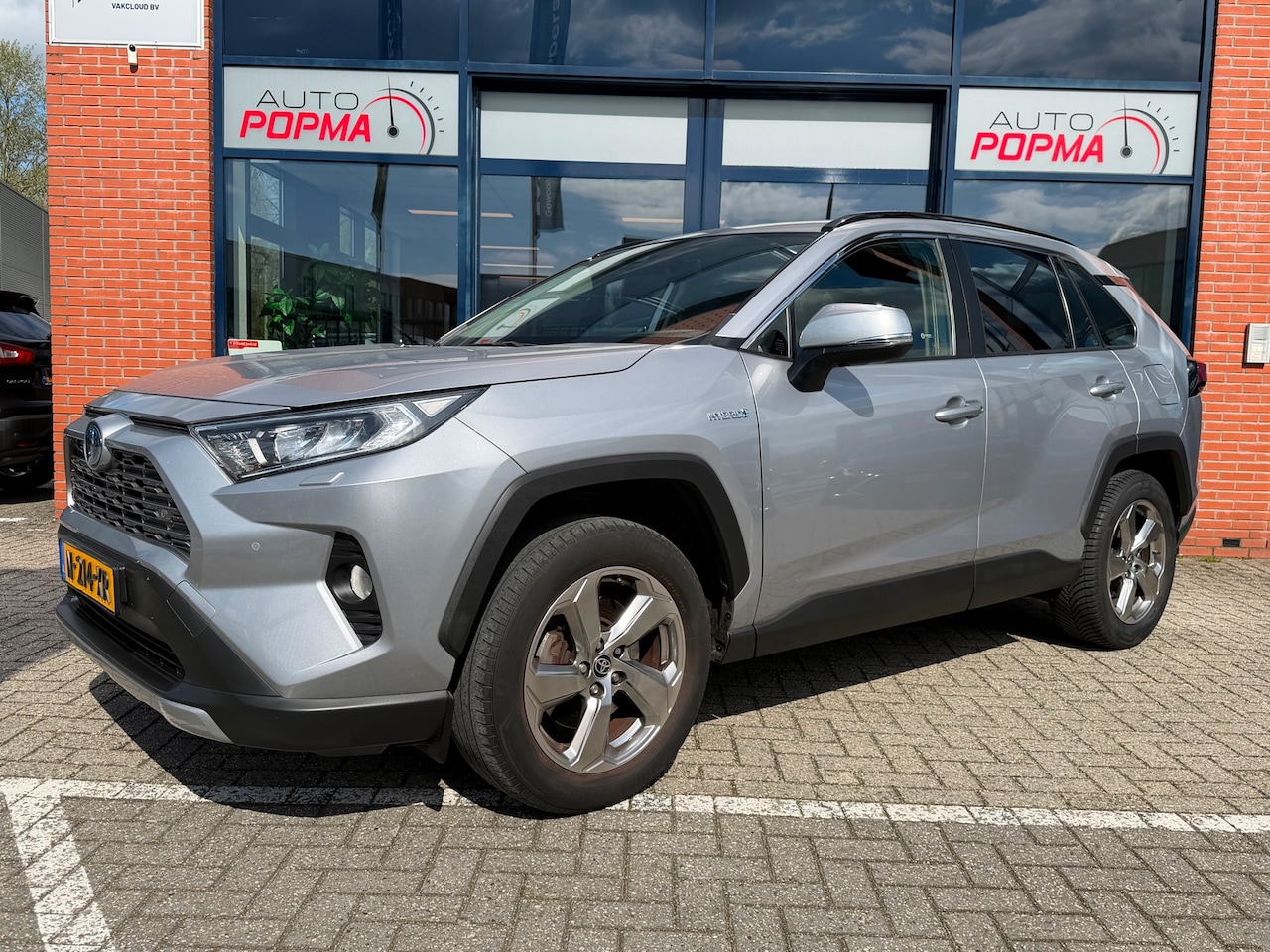 Toyota RAV4 - 2.5 Hybrid Dynamic Automaat / Stuur- en stoelverw. / Trekhaak 800kg / Camera / Navi via Ap - AutoWereld.nl