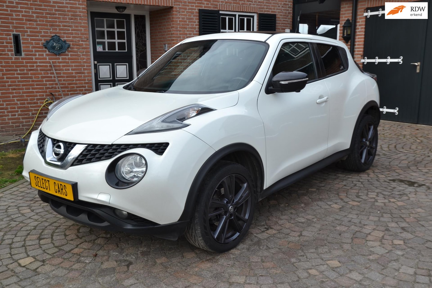 Nissan Juke - 1.2 DIG-T S/S Connect Edition - Airco - navigatie+360''camara - Panoramadak - Lm.Velgen - - AutoWereld.nl