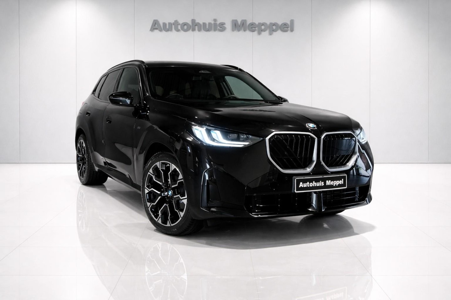BMW X3 - 30e NIEUW M-Sport*Fabriek Garantie*H/K Sound*Trekhaak*PDC *Shadow Line*GlazenDak - AutoWereld.nl