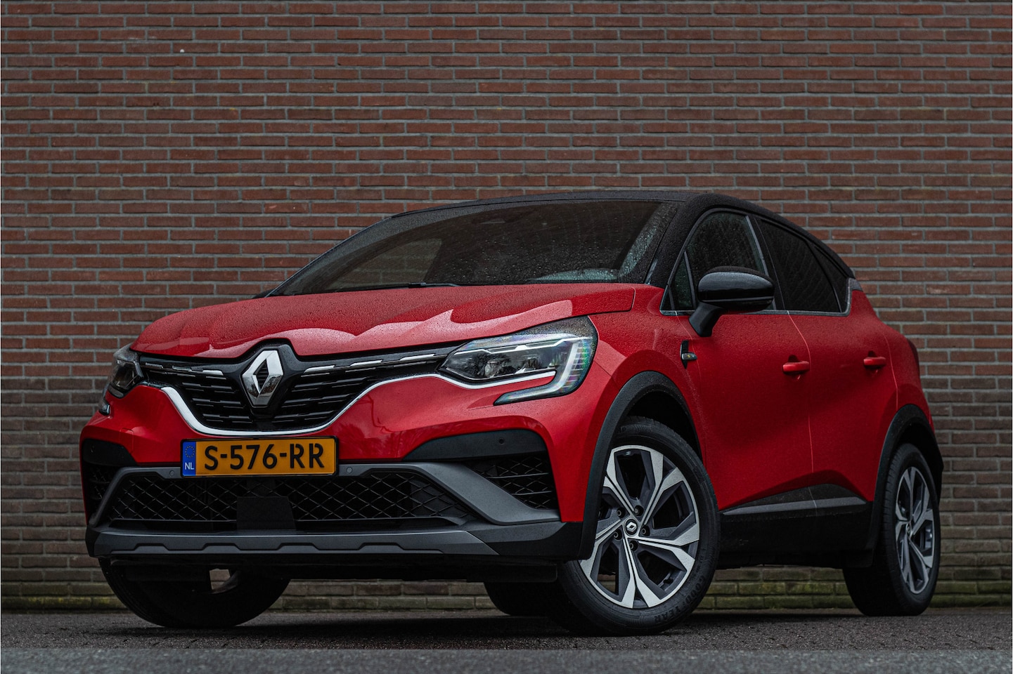 Renault Captur - 1.0 TCe R.S. Line 1.0 TCe R.S. Line, Origineel NL, Camera, Half leder, Trekhaak, Navigatie, Keyless, Full LE - AutoWereld.nl