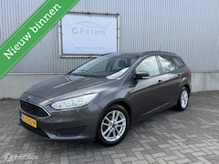 Ford Focus Wagon - 1.0 Lease Edition 12-2017 / Carplay / Navigatie / Trekhaak / Cruisecontrol / Dealeronderho