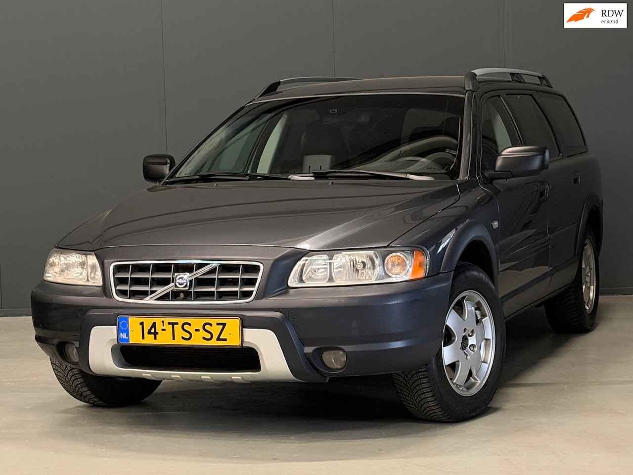 Volvo XC70 - 2.5 T Ocean Race AUTOMAAT LEDER|CRUISE|PDC|TREKHAAK - AutoWereld.nl