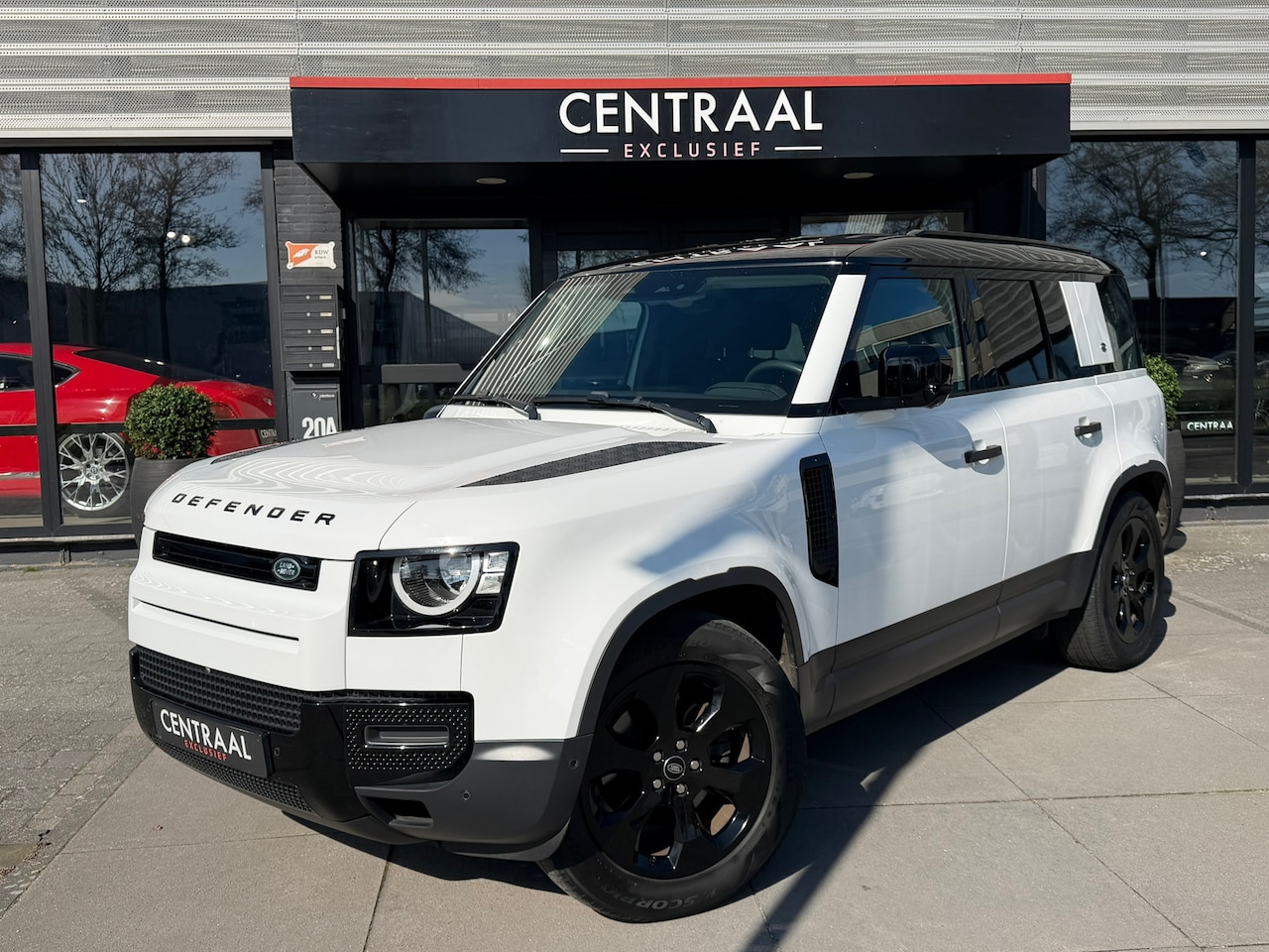 Land Rover Defender 110 - 2.0 D240 S Carplay|Camera|Grijskenteken|ACC - AutoWereld.nl