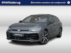 Volkswagen Passat Variant - 1.5 eHybrid 272PK DSG R-Line Edition / Fabrieksgarantie / Black Style / Trekhaak / Leer /