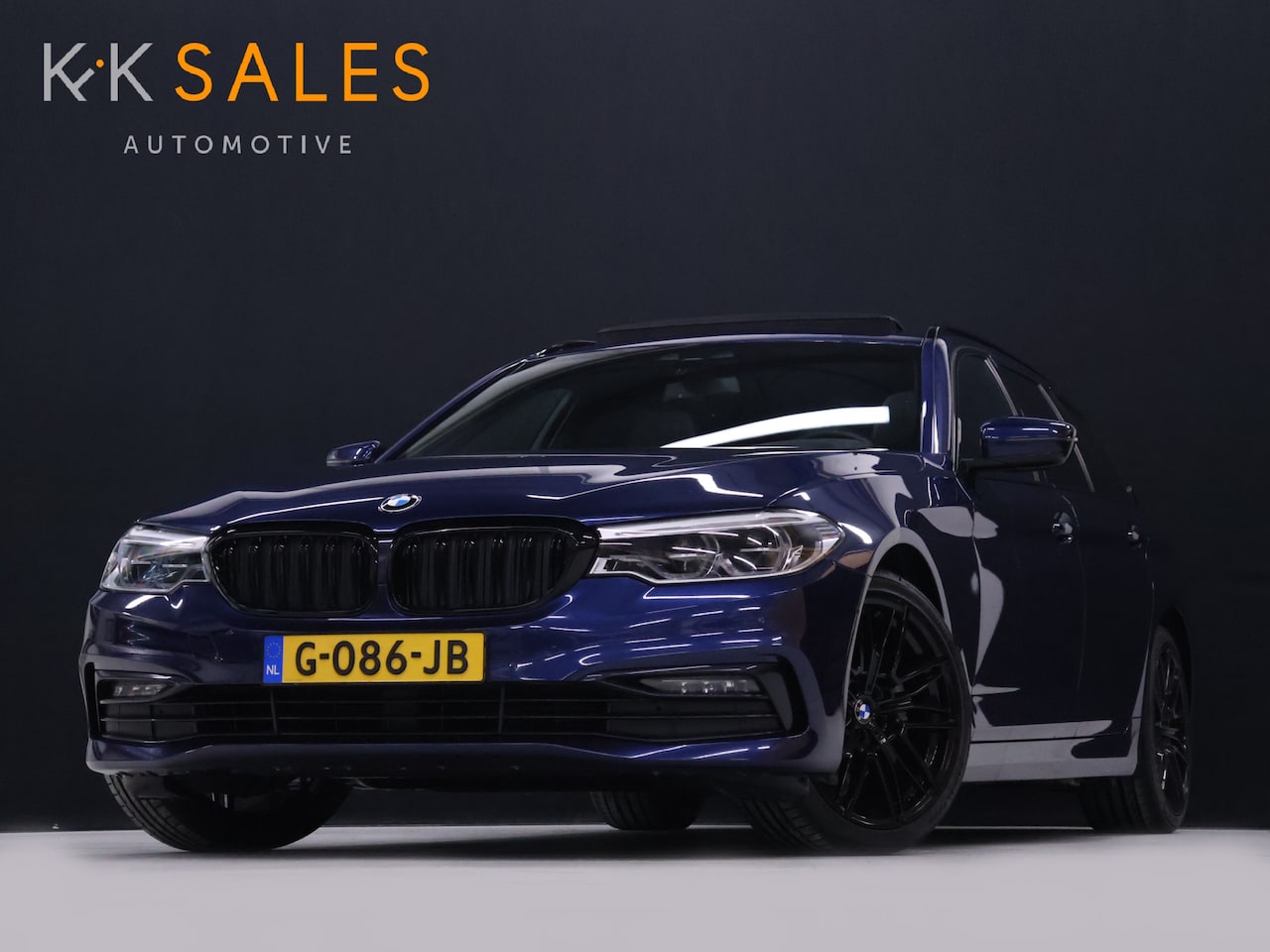 BMW 5-serie Touring - 520i M Sport [SCHUIFKANTELDAK, CRUISE CONTROL, BLUETOOTH TELEFOON, HUD, ACHTERUITRIJCAMERA - AutoWereld.nl