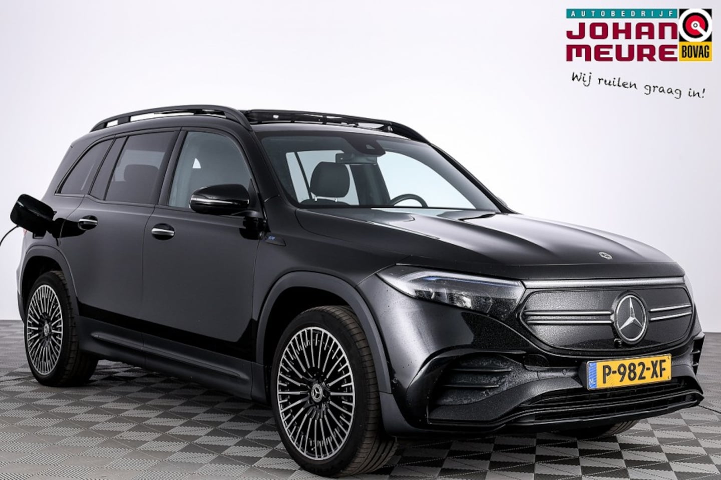Mercedes-Benz EQB - 250 AMG Line 67 kWh | PANORAMADAK | EL. STOELEN | SFEER | SOH: 95,8% | *2e PAASDAG OPEN!* - AutoWereld.nl