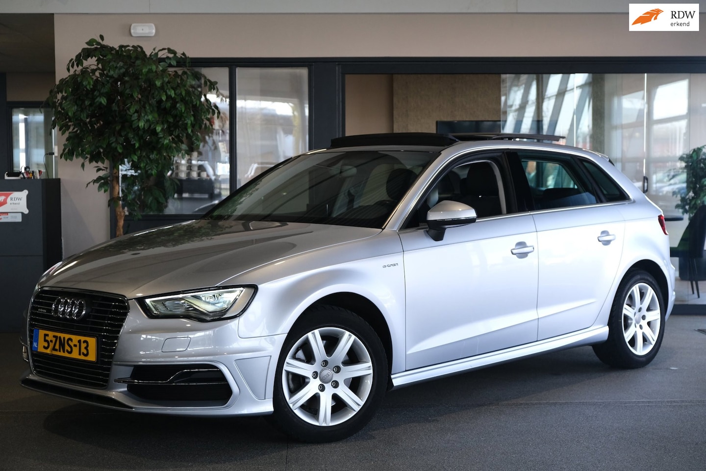 Audi A3 Sportback - 1.4 e-tron PHEV Pano Navi Cruise - AutoWereld.nl