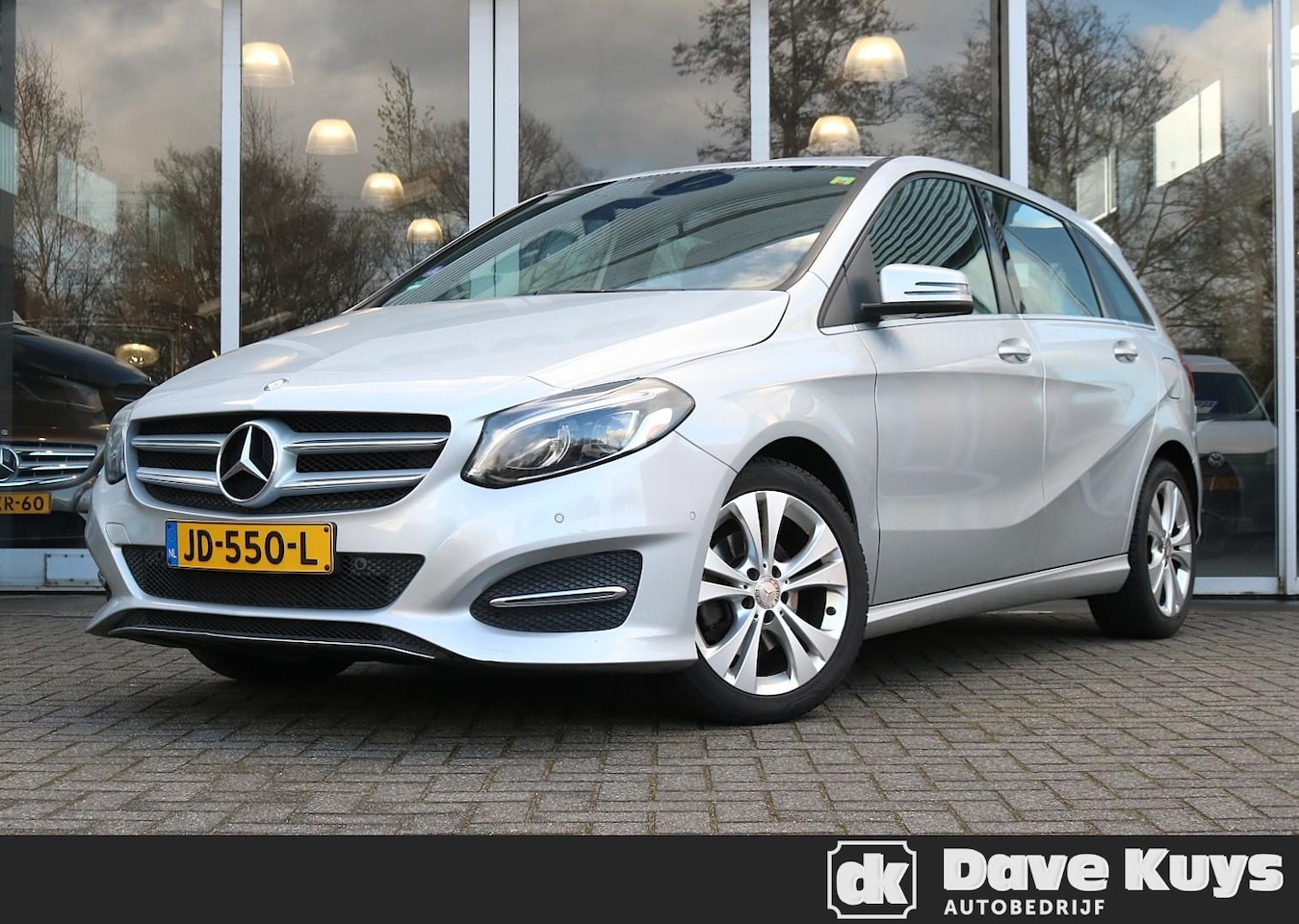 Mercedes-Benz B-klasse - 180 Ambition | Trekhaak | Navigatie - AutoWereld.nl