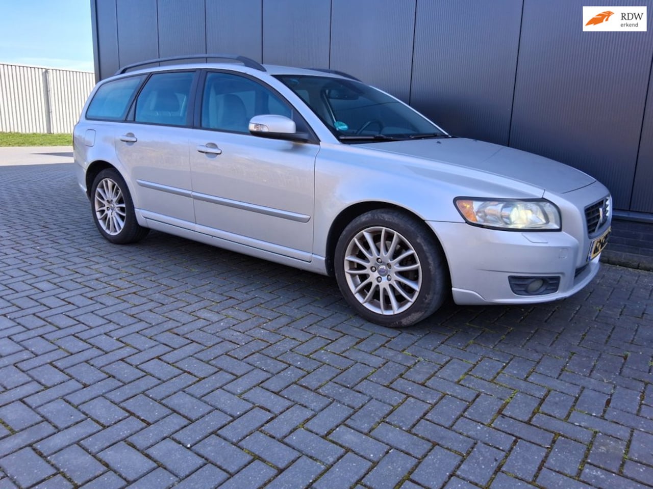VOLVO V50