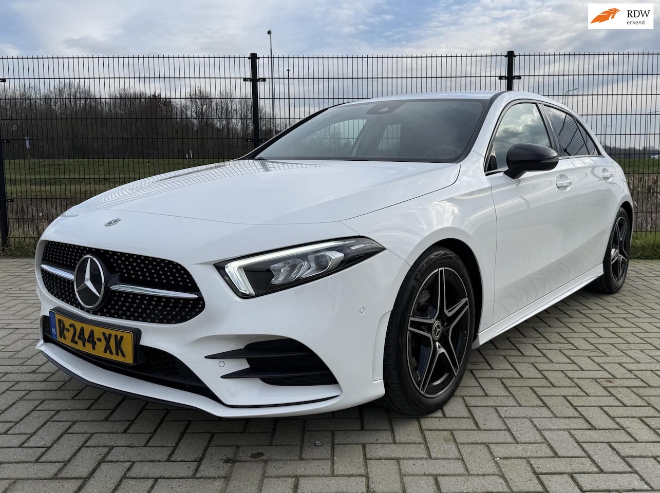 Mercedes-Benz A-klasse - 180 AMG Line | Camera | Stoelverw. | CarPlay - AutoWereld.nl