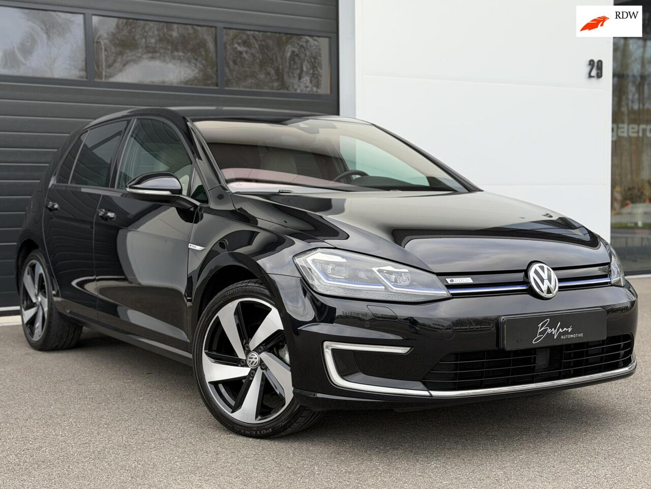 Volkswagen e-Golf - Highline VOL! | Virtual D|Keyless|DynAudio - AutoWereld.nl