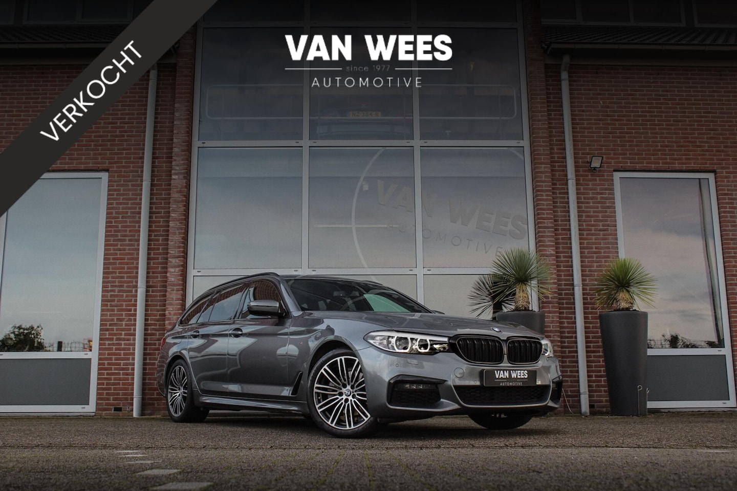 BMW 5-serie Touring - 520i G31 High Executive M-sport | M-pakket | 19 inch | LED | 2e eigenaar | DAB | Camera | - AutoWereld.nl