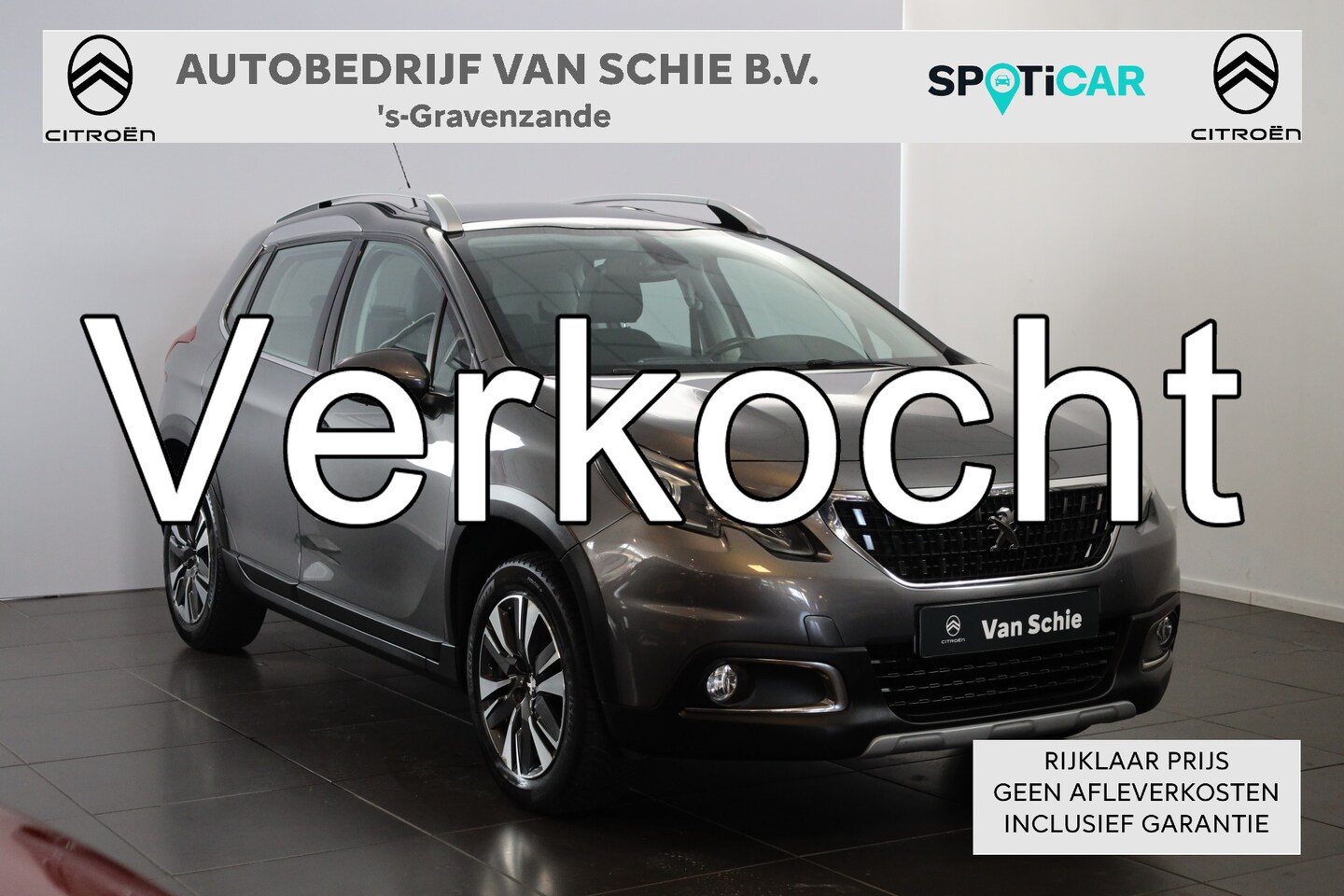 Peugeot 2008 - PT 110 Allure Panoramadak | Navigatie | Trekhaak | All season - AutoWereld.nl