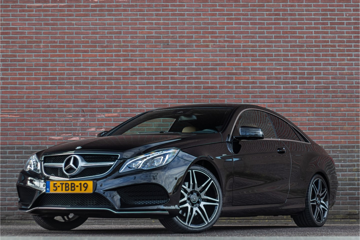 Mercedes-Benz E-klasse Coupé - 200 Prestige 200 Prestige, Origineel NL, AMG Sport, Multicontour, 360 Camera, Leder, Trekhaak, Navigati - AutoWereld.nl