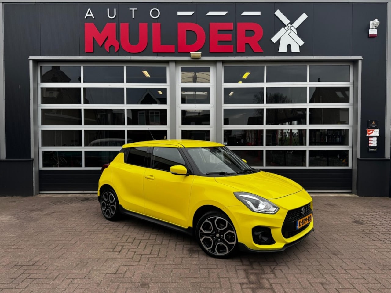 Suzuki Swift - 1.4 BOOSTERJET SPORT / CARPLAY / NAVI / CARBON PAKKET / LED / CRUISE / CARPLAY / LAGE KMS! - AutoWereld.nl