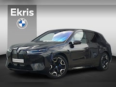 BMW iX - xDrive50 M Sport | Trekhaak / Panoramdak / Soft-Close / Stoelventilatie / Warmtecomfortpak