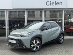 Toyota Aygo X - 1.5 Hybrid Pulse Plus | Tarragon, Bi-Tone, Stoelverwarming, Climate control, Startknop, LE