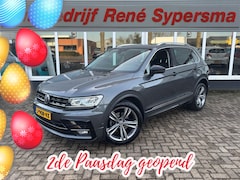 Volkswagen Tiguan - 1.5 TSI ACT Highline Business R | Trekhaak | Pano | Stoelverwarming | Dodehoek Detector