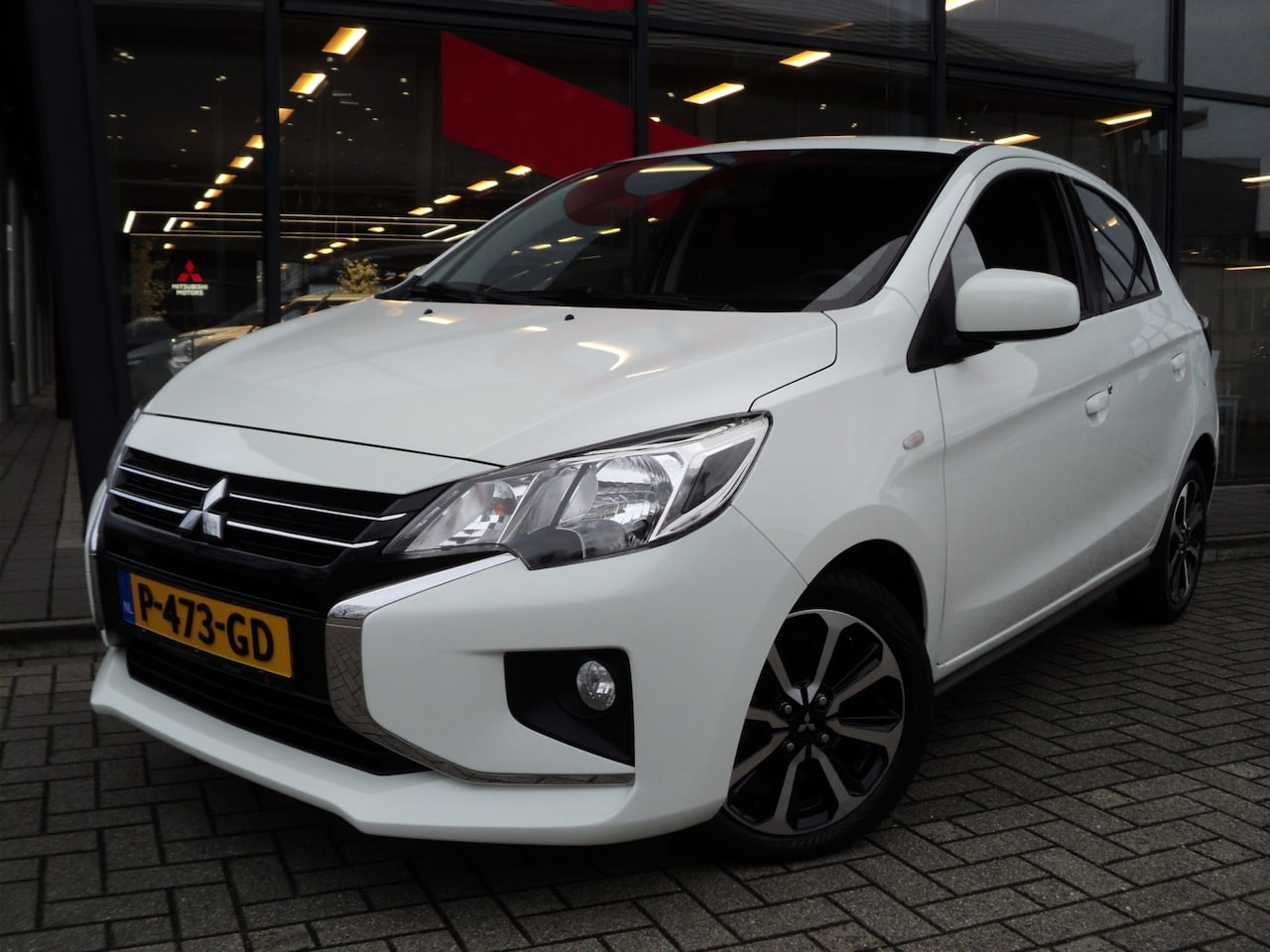 Mitsubishi Space Star - 1.2 AUTOMAAT | NAVIGATIE | VIERSEIZOENEN BANDEN | 15" TWO TONE LICHTMETALEN WIELEN | CRUIS - AutoWereld.nl