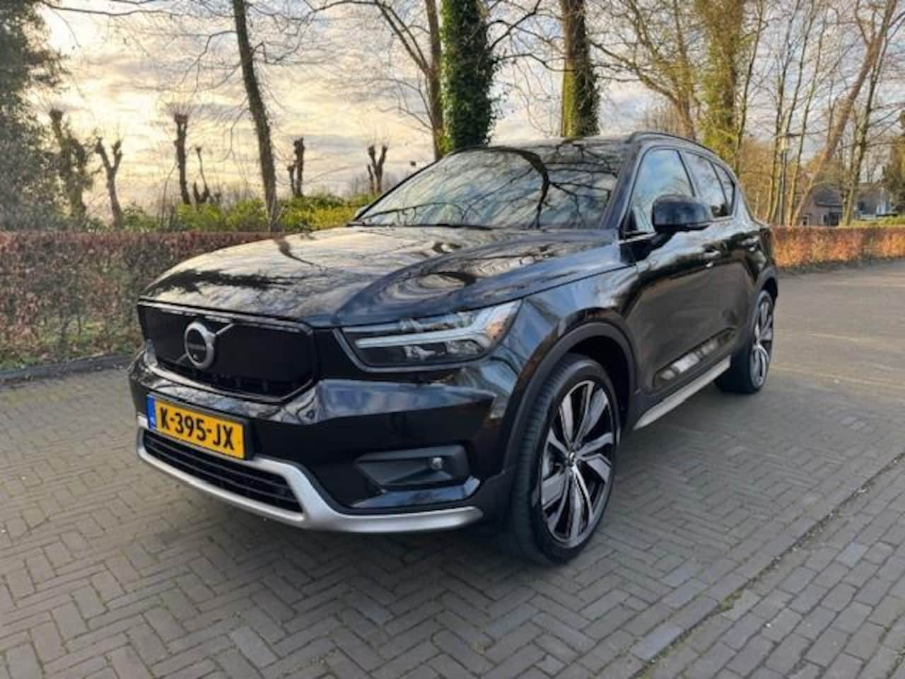 Volvo XC40 - Recharge P8 AWD R-Design 408pk SOH 91,9%/Warmtepomp/Trekhaak/Pano/Acarplay/Fabrieksgaranti - AutoWereld.nl