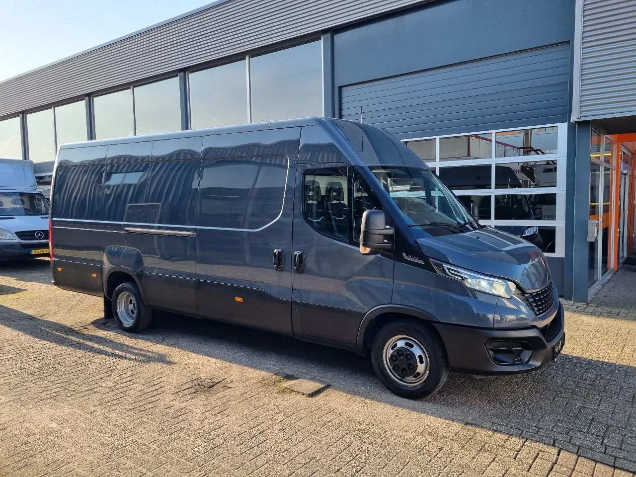 Iveco Daily - 35C18 3.0D 180 PK L4H2 Maxi Hi-Matic Euro 6 - AutoWereld.nl