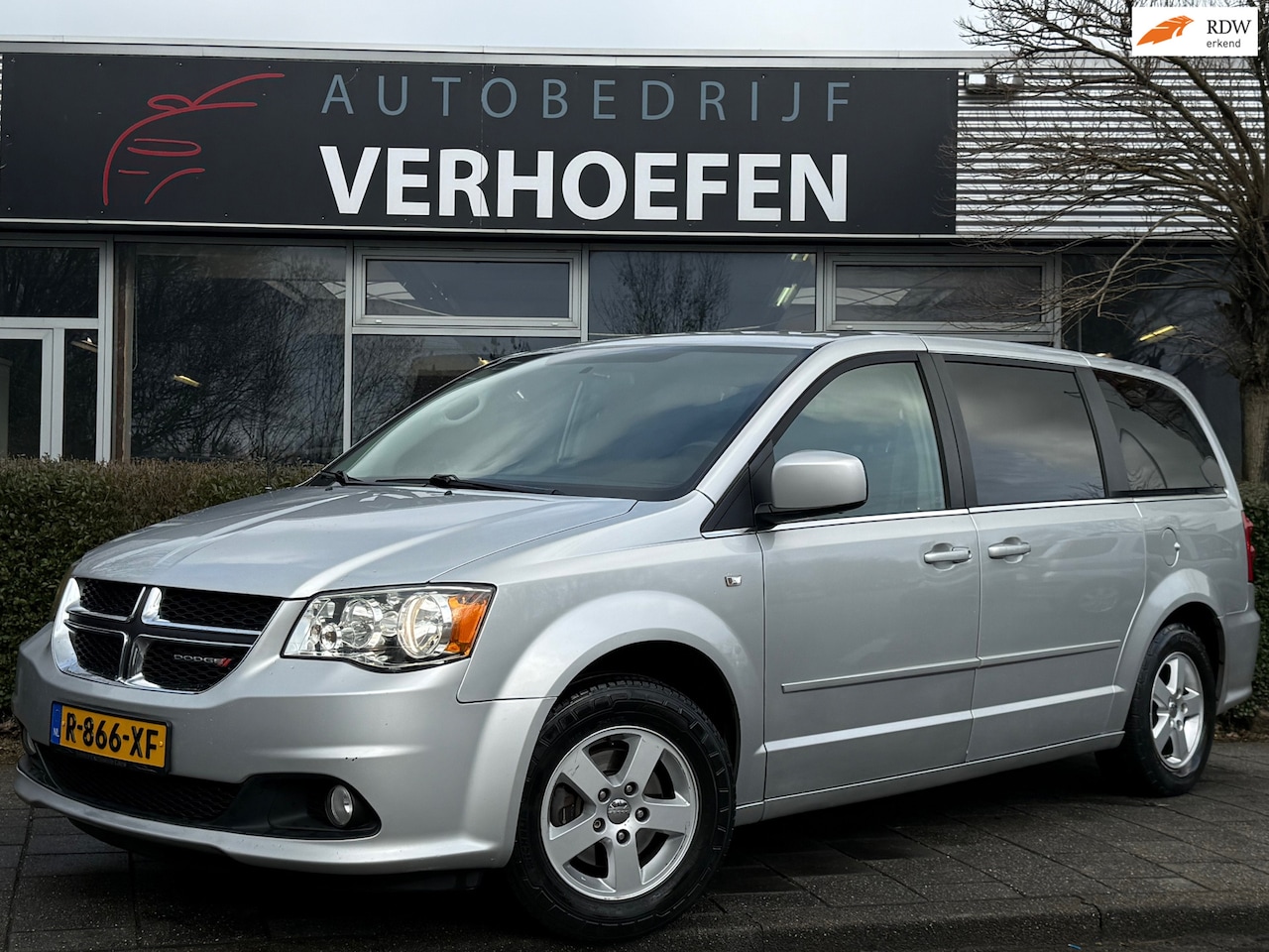 Dodge Grand Caravan - 3.6 V6 - 7 PERS - PARKEER CAMERA - APPLE CARPLAY - AUTOMAAT - DVD SPELER ! - AutoWereld.nl