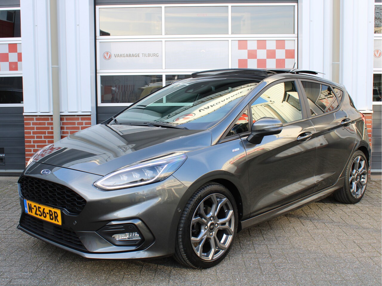 Ford Fiesta - 1.0 EcoBoost Hybrid 125 pk ST-Line X AUTOMAAT /PANORAMADAK/B&O/Winterpack/Climate/Navi/Hal - AutoWereld.nl