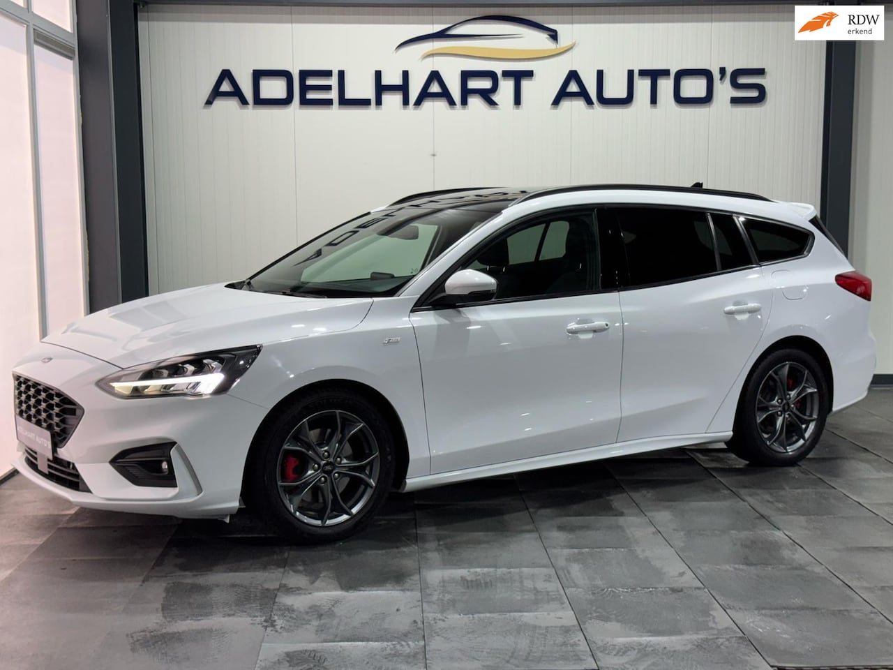 Ford Focus Wagon - 1.0 EcoBoost Hybrid ST Line / Panorama dak / Navigatie full map / Camera / Cruise control - AutoWereld.nl