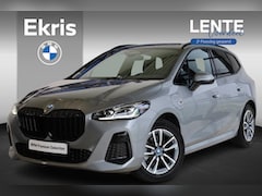 BMW 2-serie Active Tourer - 225e xDrive M Sportpakket | Elektrische Trekhaak | Comfort Access | Head-Up | Lentevoordee