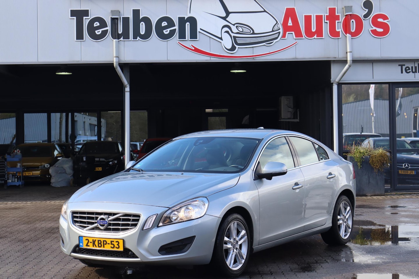 Volvo S60 - 1.6 T4 Momentum Navigatie, Airco, Cruise control, Elektrische ramen, Lichtmetalen wielen - AutoWereld.nl
