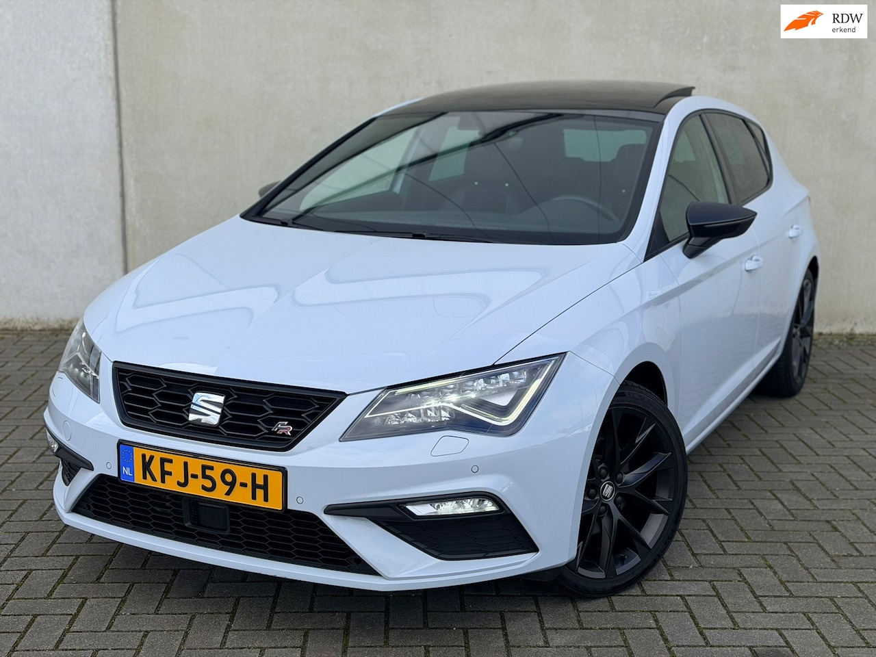SEAT Leon - FR 1.5 TSI Pano Virtual Leder/alca Dynamic Grau!! - AutoWereld.nl