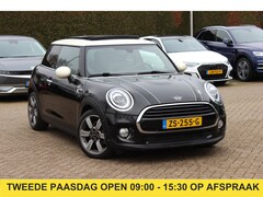 MINI Cooper - 1.5 60 Years Edition / Panoramadak / Head-up / Leder / Harman Kardon / 17'' / Navigatie /