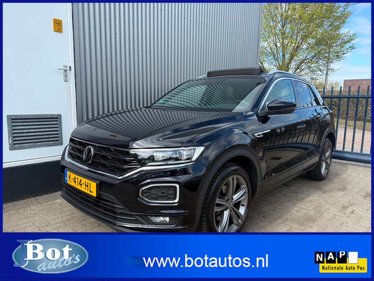 Volkswagen T-Roc - 1.5 TSI Sport Business R / R-LINE / ELEK. SCHUIFKANTELDAK / APPLE CAR PLAY / NAVIGATIE / C - AutoWereld.nl