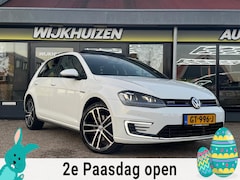 Volkswagen Golf - 1.4 TSI GTE met Panorama dak Navigatie Cruise Nette staat