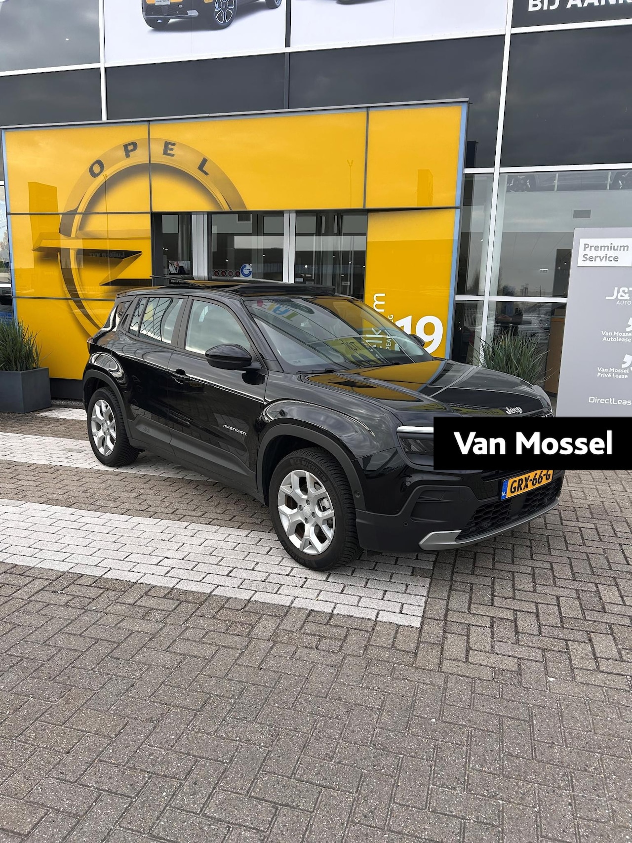 Jeep Avenger - Altitude 54 kWh | Pano | Elektr klep | LMV | Navi | Camera - AutoWereld.nl