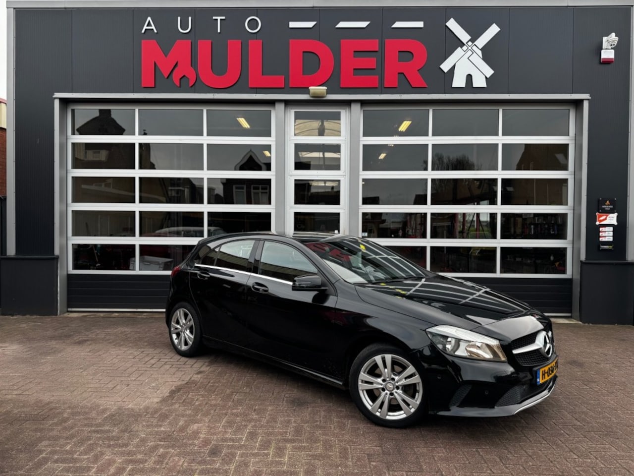 Mercedes-Benz A-klasse - 180 BUSINESS / NAVI / PDC / LED / STOELVERW. / APK NIEUW! - AutoWereld.nl