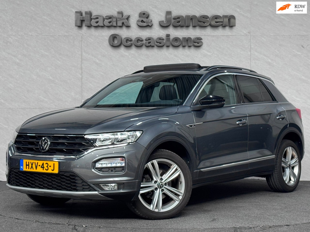 Volkswagen T-Roc - 1.5 TSI Sport Business R Panoramadak ACC Lane assist Camera - AutoWereld.nl