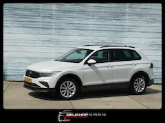 Volkswagen Tiguan - 1.5 TSI Carplay Trekhaak Adapt Cruise Pdc