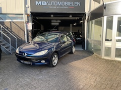 Peugeot 206 - 1.4 Gentry/5 DRS/Automaat/1e Eigenaar/87DKM/Nap/APK/Airco