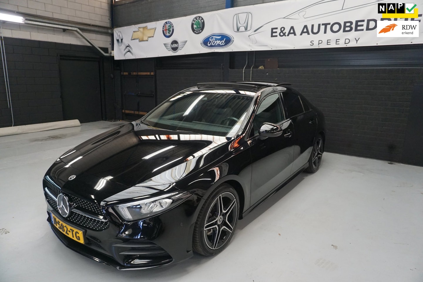 Mercedes-Benz A-klasse - 180 Business Solution AMG /NAP /PANORAMA - AutoWereld.nl