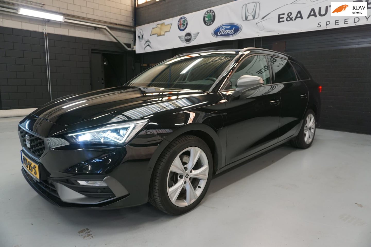 SEAT Leon Sportstourer - 1.4 TSI eHybrid PHEV FR Business Intense VOLLEDIG DEALER ONDERHOUDEN - AutoWereld.nl