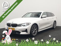 BMW 3-serie Touring - 320e Sportline PHEV 204pk Dealer O.H | Lederen Sportstoelen Verwarmd | Sfeerverlichting |