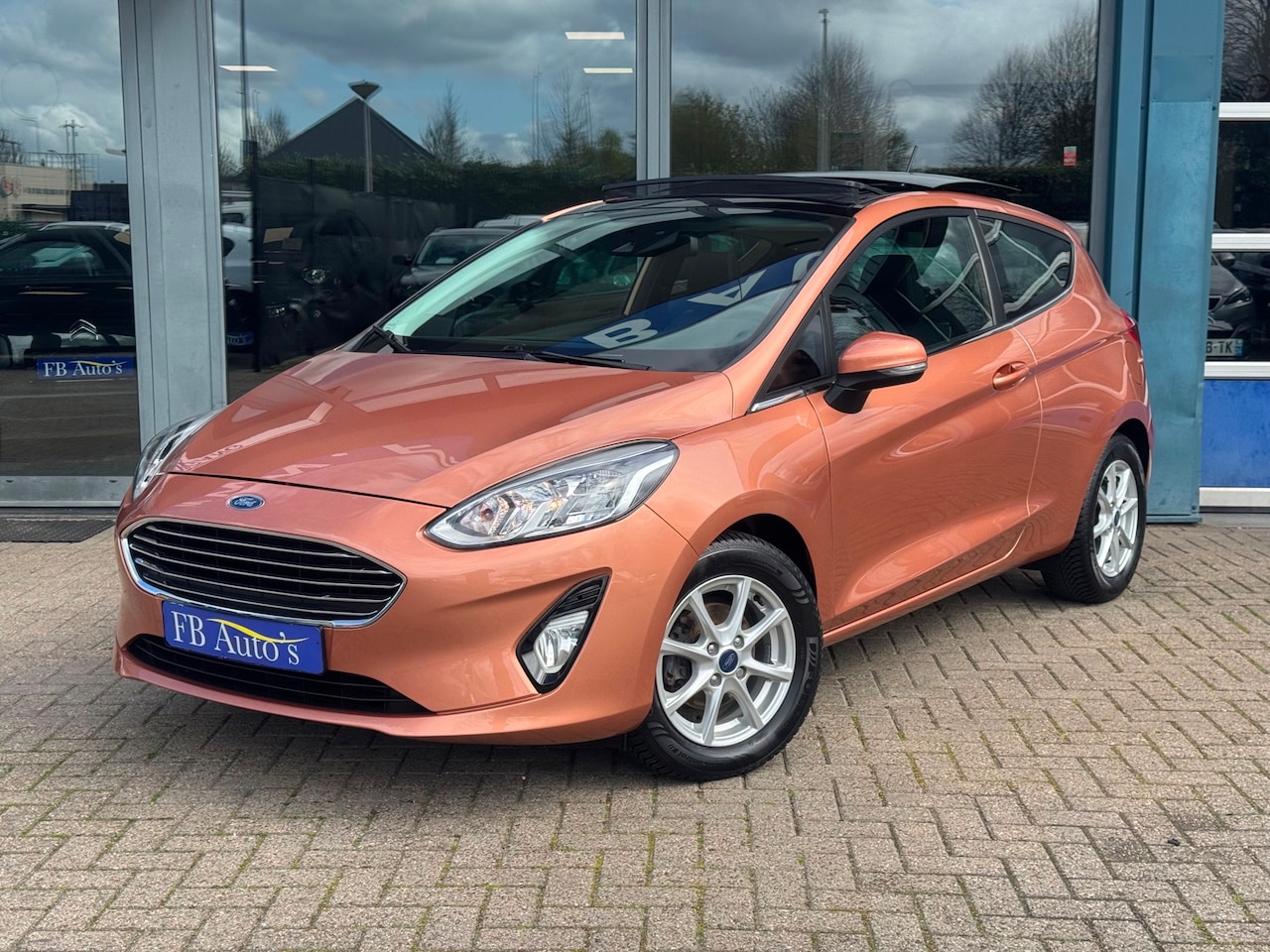 Ford Fiesta - 1.0 EcoBoost Vignale Airco Cruise Panodak Automaat - AutoWereld.nl