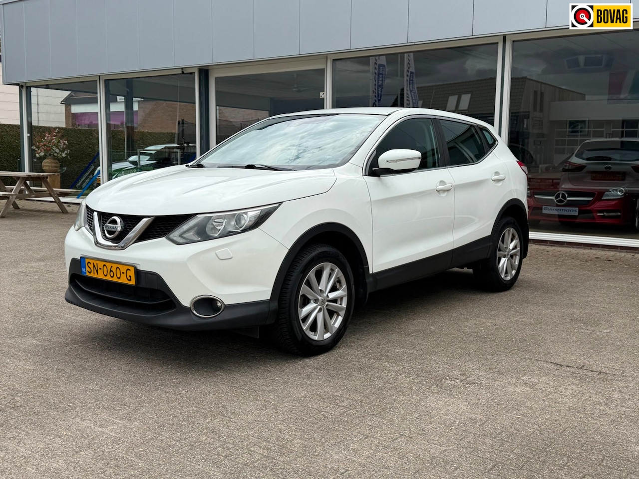 Nissan Qashqai - 2.0i 4X4 / AUTOMAAT / CAMERA / NAVI / STOELVERW - AutoWereld.nl